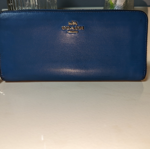 Coach Slim Accordion Zip leather Wallet. - Picture 2 of 7